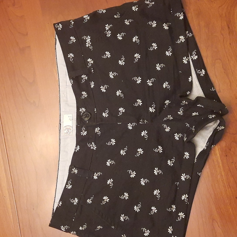 Cuffed floral shorts